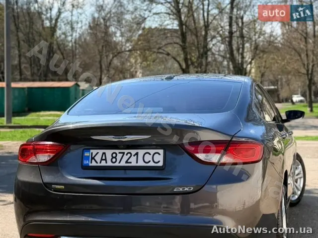 2014 Chrysler 200 — photo 26 (autoria)