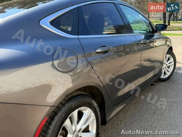 2014 Chrysler 200 — photo 31 (autoria)