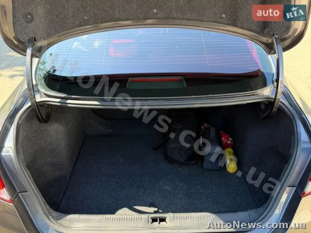 2014 Chrysler 200 — photo 32 (autoria)