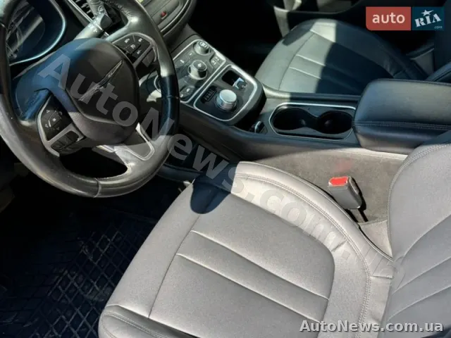 2014 Chrysler 200 — photo 34 (autoria)
