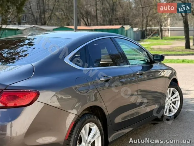 2014 Chrysler 200 — photo 4 (autoria)