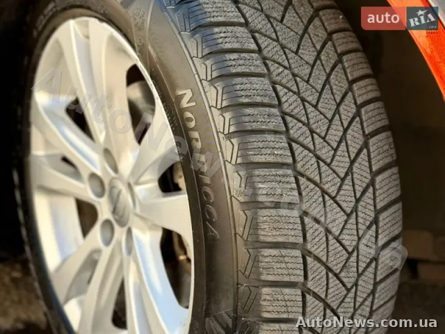 2014 Chrysler 200 — photo 7 (autoria)