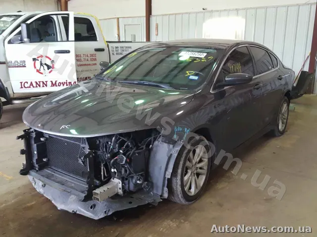 2015 Chrysler 200 — photo 2 (copart)