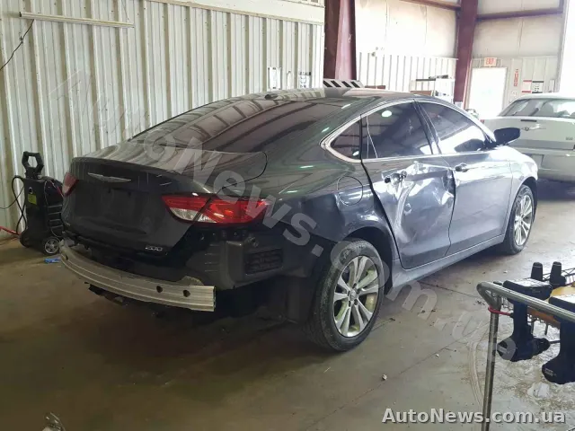 2015 Chrysler 200 — photo 4 (copart)