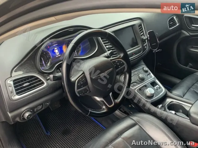2014 Chrysler 200 — photo 11 (autoria)
