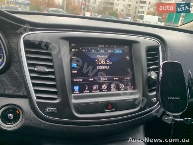 2014 Chrysler 200 — photo 15 (autoria)