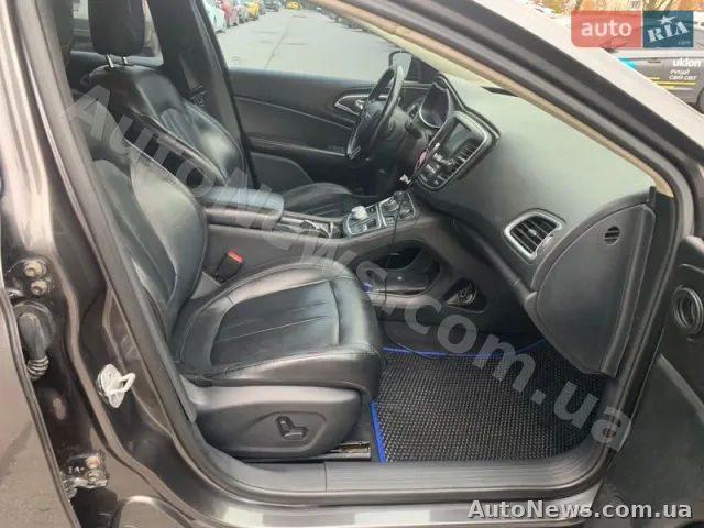 2014 Chrysler 200 — photo 20 (autoria)