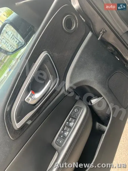 2014 Chrysler 200 — photo 25 (autoria)