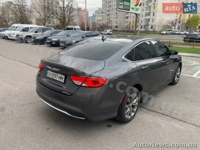 2014 Chrysler 200 — photo 7 (autoria)