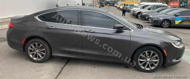 2014 Chrysler 200 — photo 9 (autoria)