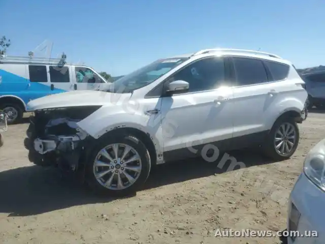 2017 Ford Escape, VIN 1FMCU0J91HUE09252, nr rej. КА8550ТВ — zdjęcie 1 (copart)