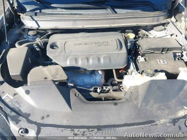 2020 Jeep Cherokee — photo 10 (iaai)