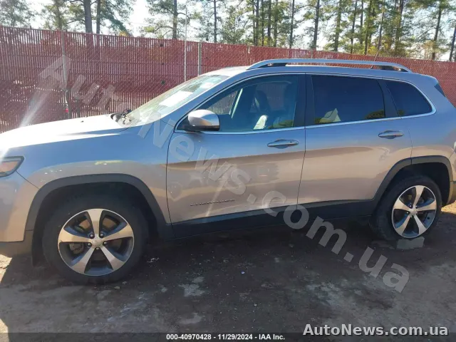 2020 Jeep Cherokee — photo 14 (iaai)