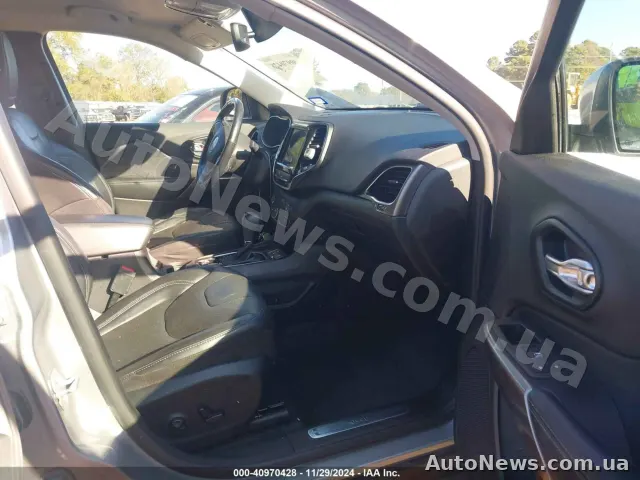 2020 Jeep Cherokee — photo 5 (iaai)