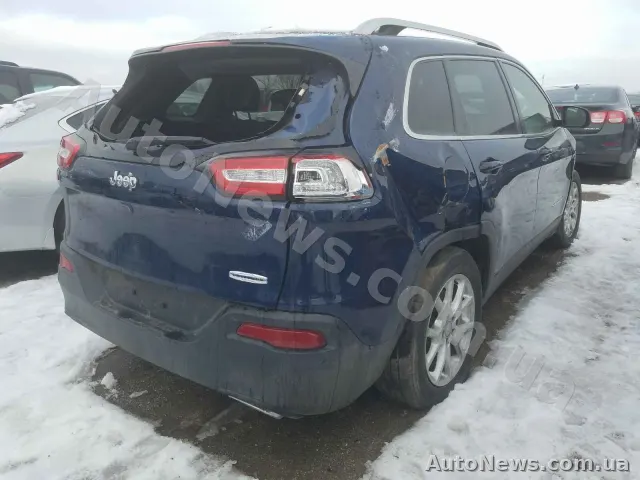 2017 Jeep Cherokee, VIN 1C4PJLLXXJD519895, nr rej. ВМ6210ЕІ — zdjęcie 4 (copart)