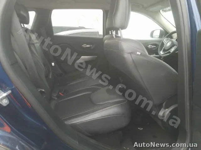 2017 Jeep Cherokee, VIN 1C4PJLLXXJD519895, nr rej. ВМ6210ЕІ — zdjęcie 6 (copart)