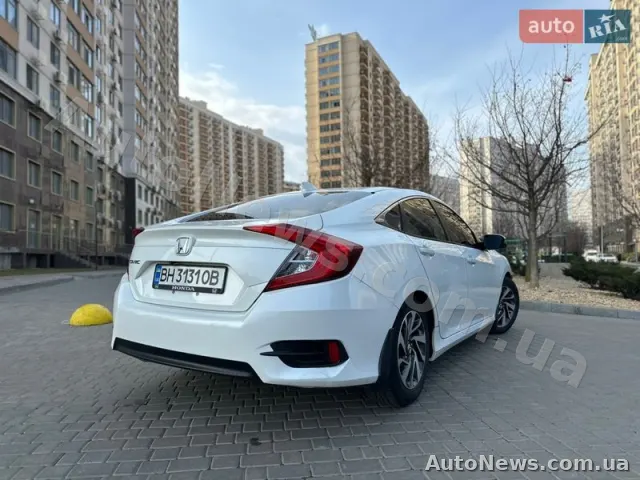 2017 Honda Civic — photo 10 (autoria)