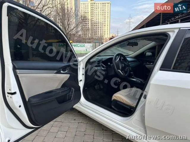 2017 Honda Civic — photo 12 (autoria)