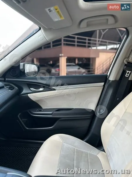 2017 Honda Civic — photo 13 (autoria)