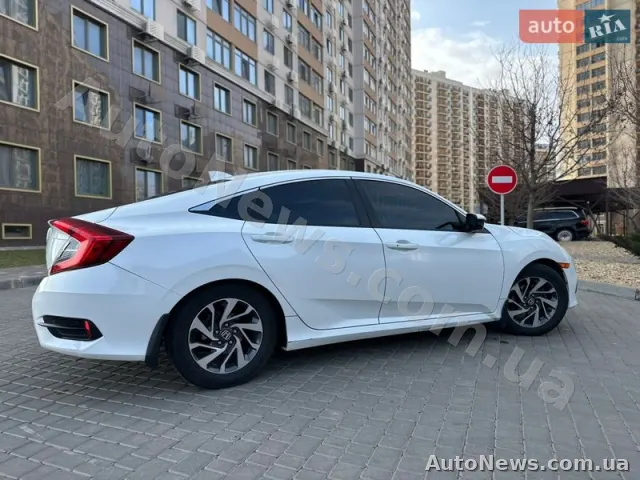 2017 Honda Civic — photo 8 (autoria)