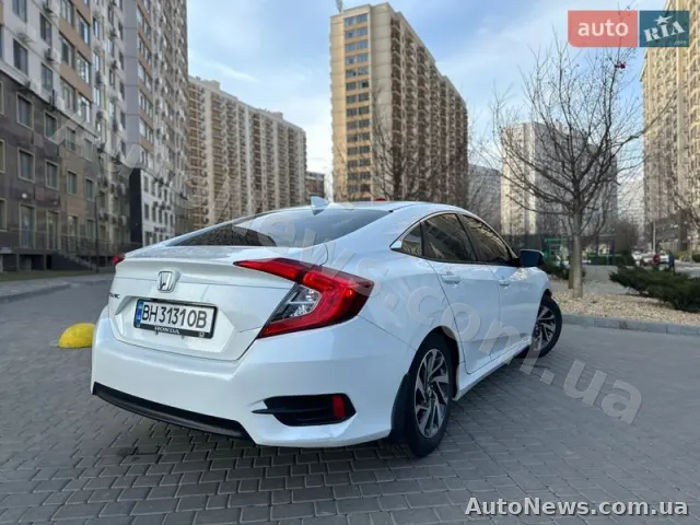 2017 Honda Civic — photo 9 (autoria)