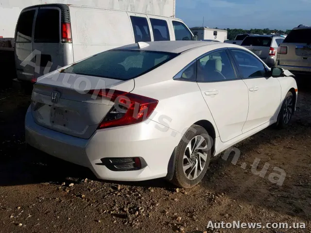 2017 Honda Civic — photo 4 (copart)