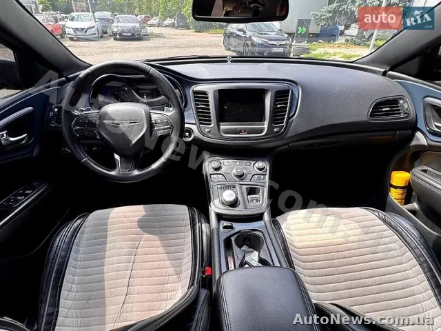 2014 Chrysler 300-S — zdjęcie 13 (autoria)
