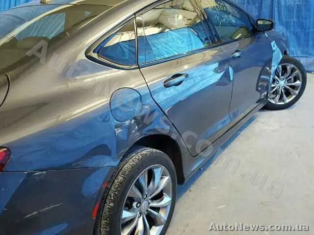 2015 Chrysler 200 — zdjęcie 10 (copart)