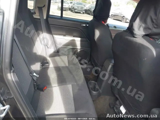 2014 Jeep Compass — фото 8 (iaai)