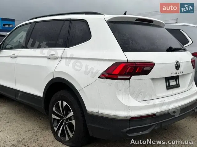 2024 Volkswagen Tiguan, VIN 3VVRB7AX4RM023217 — фото 2 (autoria)
