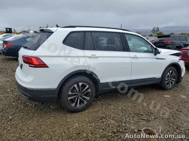 2024 Volkswagen Tiguan, VIN 3VVRB7AX4RM023217 — фото 3 (copart)