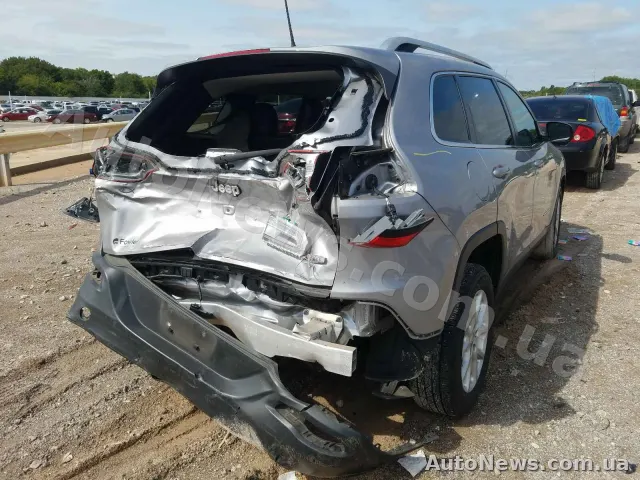 2017 Jeep Cherokee, VIN 1C4PJLLB7JD518563, nr rej. ВІ5670ІР — zdjęcie 4 (copart)