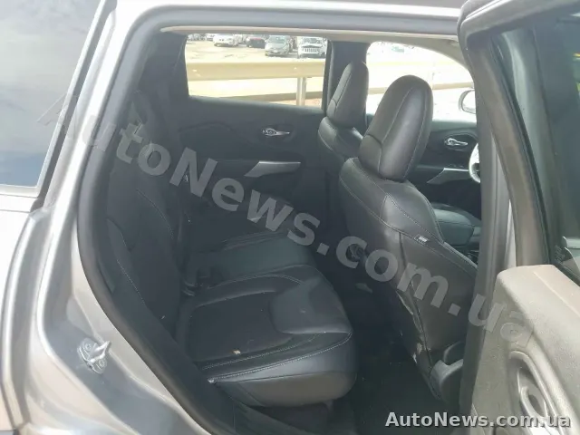 2017 Jeep Cherokee, VIN 1C4PJLLB7JD518563, nr rej. ВІ5670ІР — zdjęcie 6 (copart)