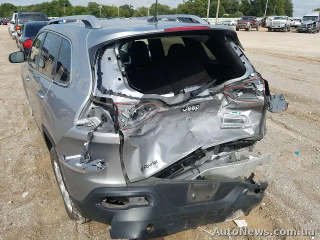 2017 Jeep Cherokee, VIN 1C4PJLLB7JD518563, nr rej. ВІ5670ІР — zdjęcie 9 (copart)