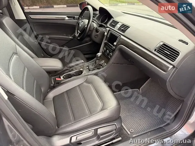 2016 Volkswagen Passat, VIN 1VWBT7A30HC000511, держномер КА3127МН — фото 10 (autoria)