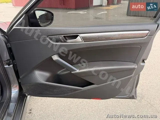 2016 Volkswagen Passat, VIN 1VWBT7A30HC000511, держномер КА3127МН — фото 12 (autoria)