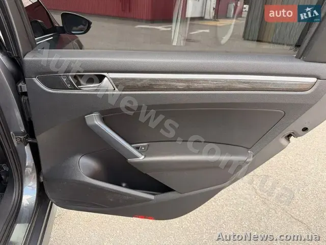 2016 Volkswagen Passat, VIN 1VWBT7A30HC000511, держномер КА3127МН — фото 14 (autoria)