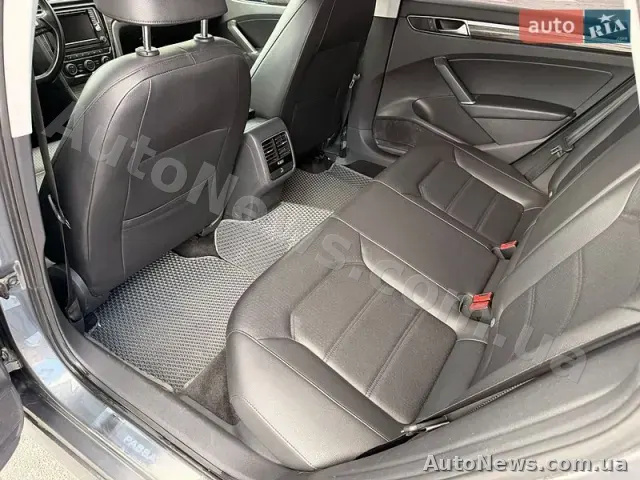 2016 Volkswagen Passat, VIN 1VWBT7A30HC000511, держномер КА3127МН — фото 17 (autoria)