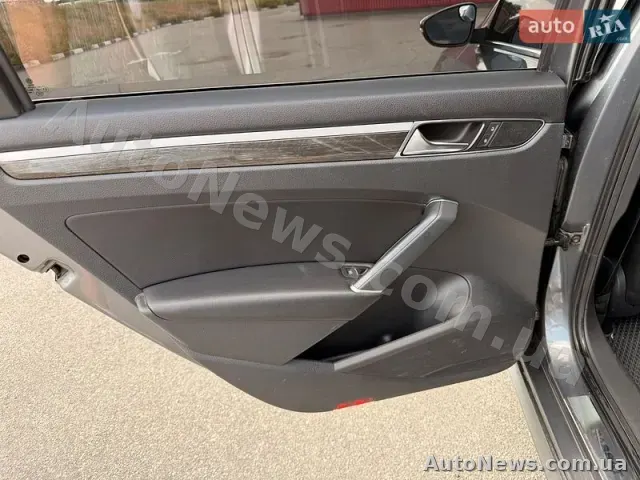 2016 Volkswagen Passat, VIN 1VWBT7A30HC000511, держномер КА3127МН — фото 18 (autoria)