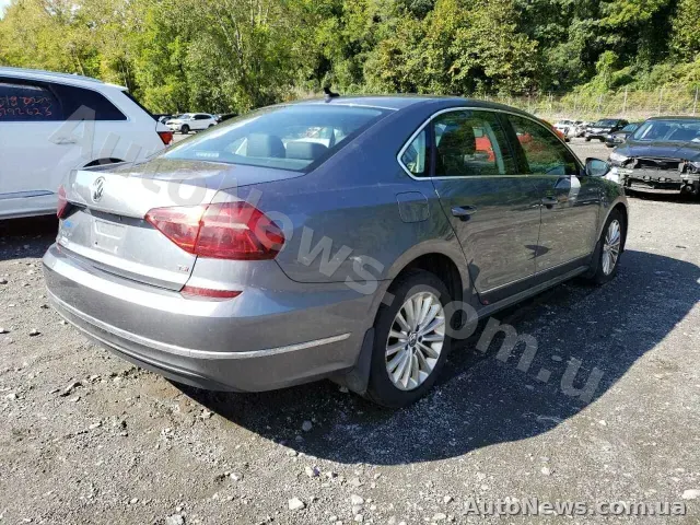 2016 Volkswagen Passat, VIN 1VWBT7A30HC000511, держномер КА3127МН — фото 3 (copart)