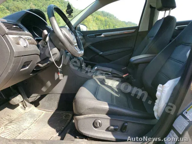 2016 Volkswagen Passat, VIN 1VWBT7A30HC000511, держномер КА3127МН — фото 7 (copart)