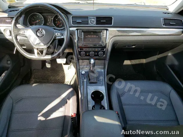 2016 Volkswagen Passat, VIN 1VWBT7A30HC000511, держномер КА3127МН — фото 8 (copart)