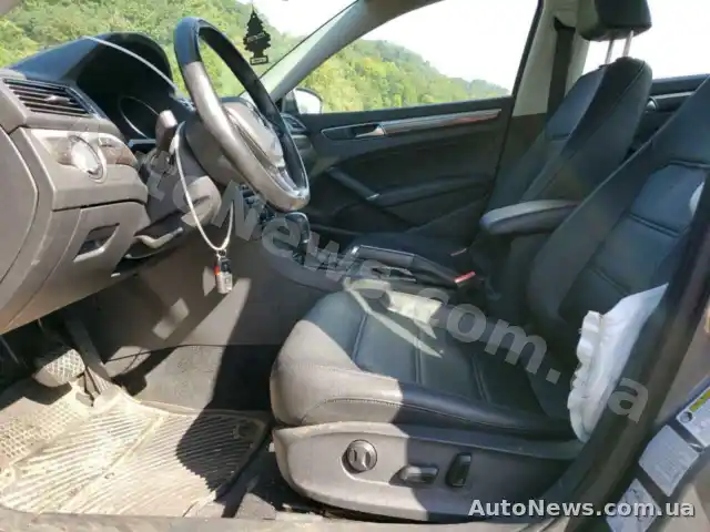2016 Volkswagen Passat, VIN 1VWBT7A30HC000511, plate КА3127МН — photo 7 (copart)