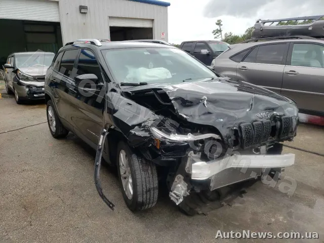 2018 Jeep Cherokee, VIN 1C4PJLCB2KD333080, nr rej. СА4689ІО — zdjęcie 1 (copart)