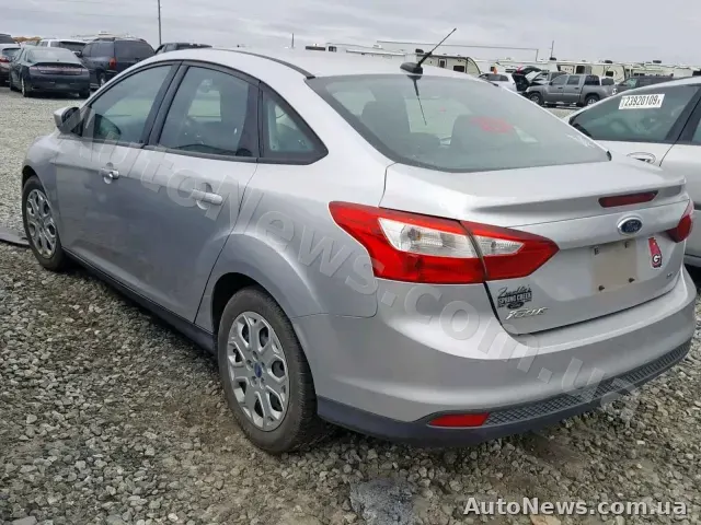 2011 Ford Focus SE, VIN 1FAHP3F27CL197895, nr rej. АЕ5214ТМ — zdjęcie 3 (copart)