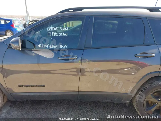 2019 Jeep Cherokee, VIN 1C4PJLLB0KD458076, nr rej. СВ4559ЕХ — zdjęcie 14 (iaai)