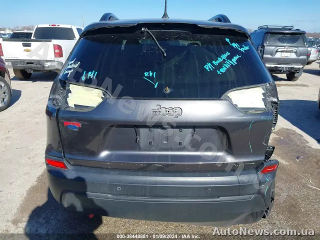 2019 Jeep Cherokee, VIN 1C4PJLLB0KD458076, nr rej. СВ4559ЕХ — zdjęcie 16 (iaai)