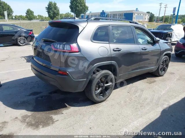 2019 Jeep Cherokee, VIN 1C4PJLLB0KD458076, nr rej. СВ4559ЕХ — zdjęcie 20 (iaai)