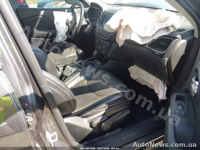 2019 Jeep Cherokee, VIN 1C4PJLLB0KD458076, nr rej. СВ4559ЕХ — zdjęcie 21 (iaai)