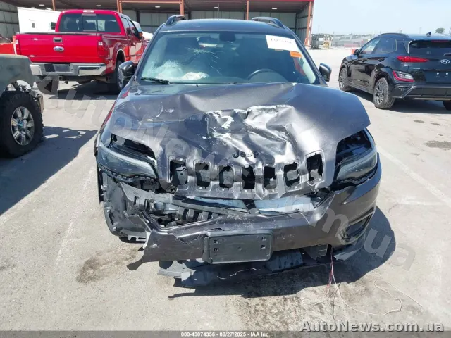 2019 Jeep Cherokee, VIN 1C4PJLLB0KD458076, nr rej. СВ4559ЕХ — zdjęcie 22 (iaai)
